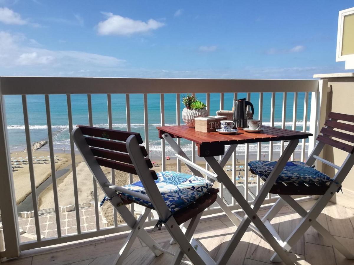 Apartamento La Terrazza Sul Tirreno Nettuno Exterior foto