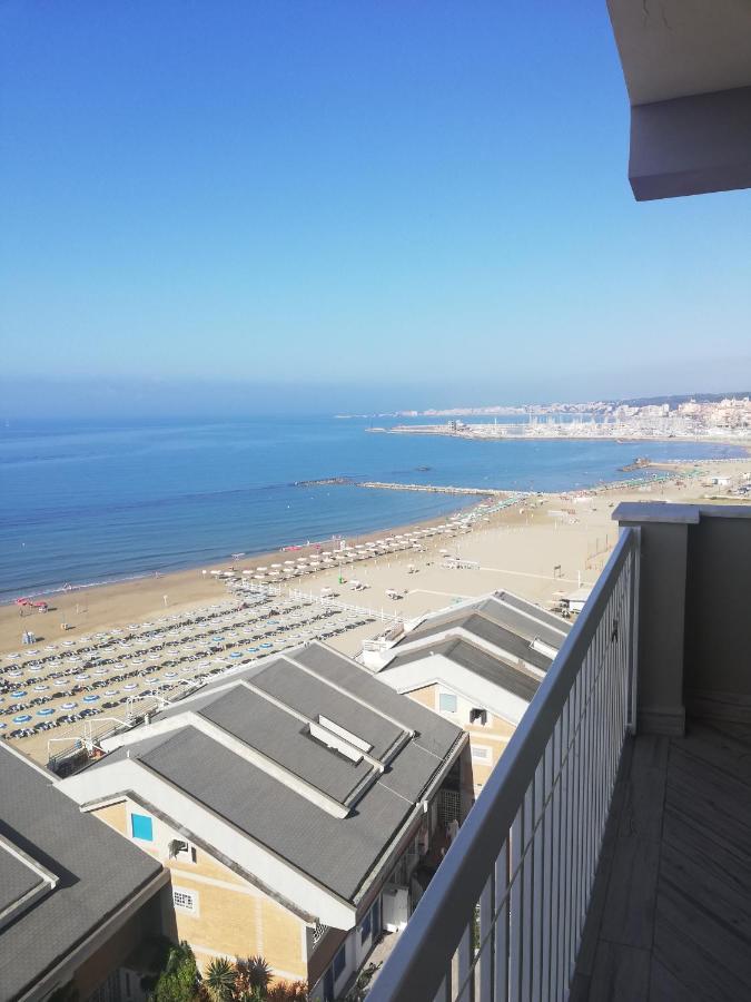 Apartamento La Terrazza Sul Tirreno Nettuno Exterior foto